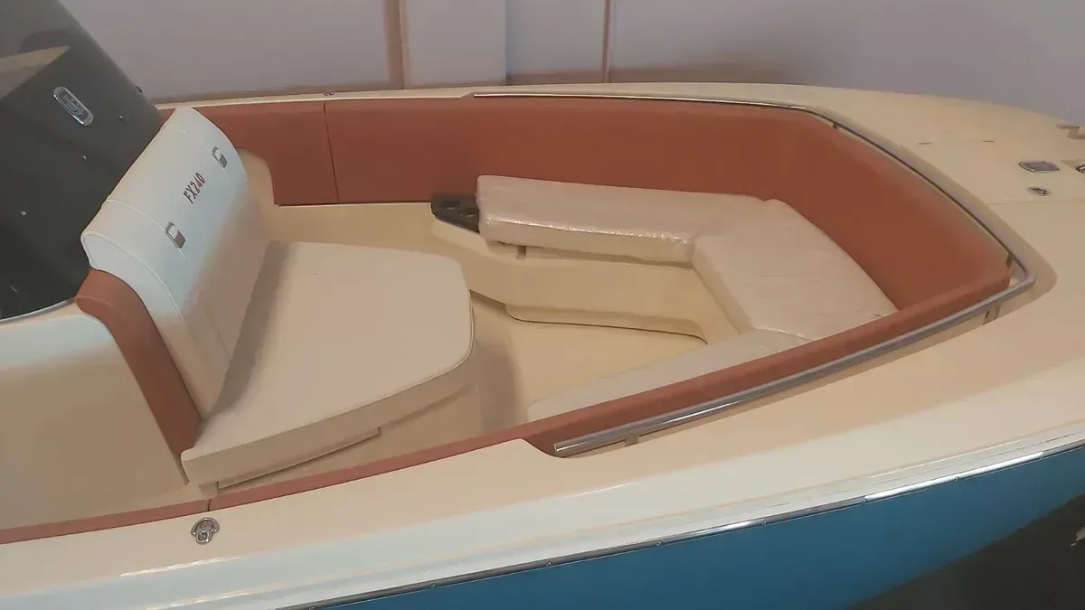 2026 Invictus INVICTUS CAPOFORTE FX 240 pre-owned yacht for sale Port Adriano Mallorca – stern view
