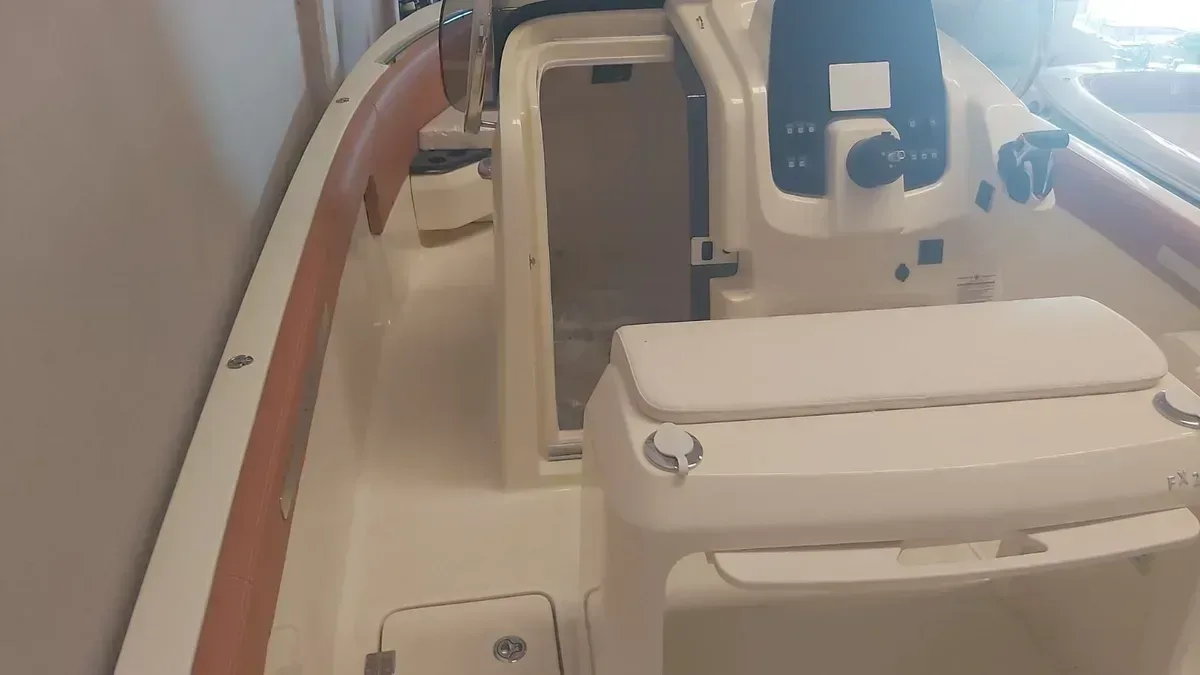 2026 Invictus INVICTUS CAPOFORTE FX 240 pre-owned yacht for sale Port Adriano Mallorca – port side exterior