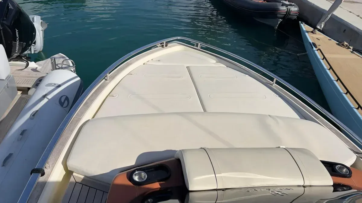 2019 Invictus yacht INVICTUS GT 320 pre-owned yacht for sale Port Adriano Mallorca – port side exterior
