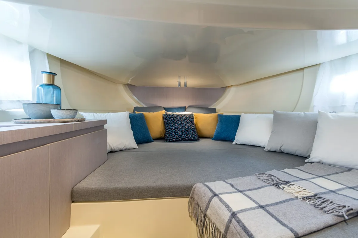 2026 Capoforte INVICTUS CAPOFORTE CXi 280 new yacht for sale Port Adriano Mallorca – interior cabin and seating