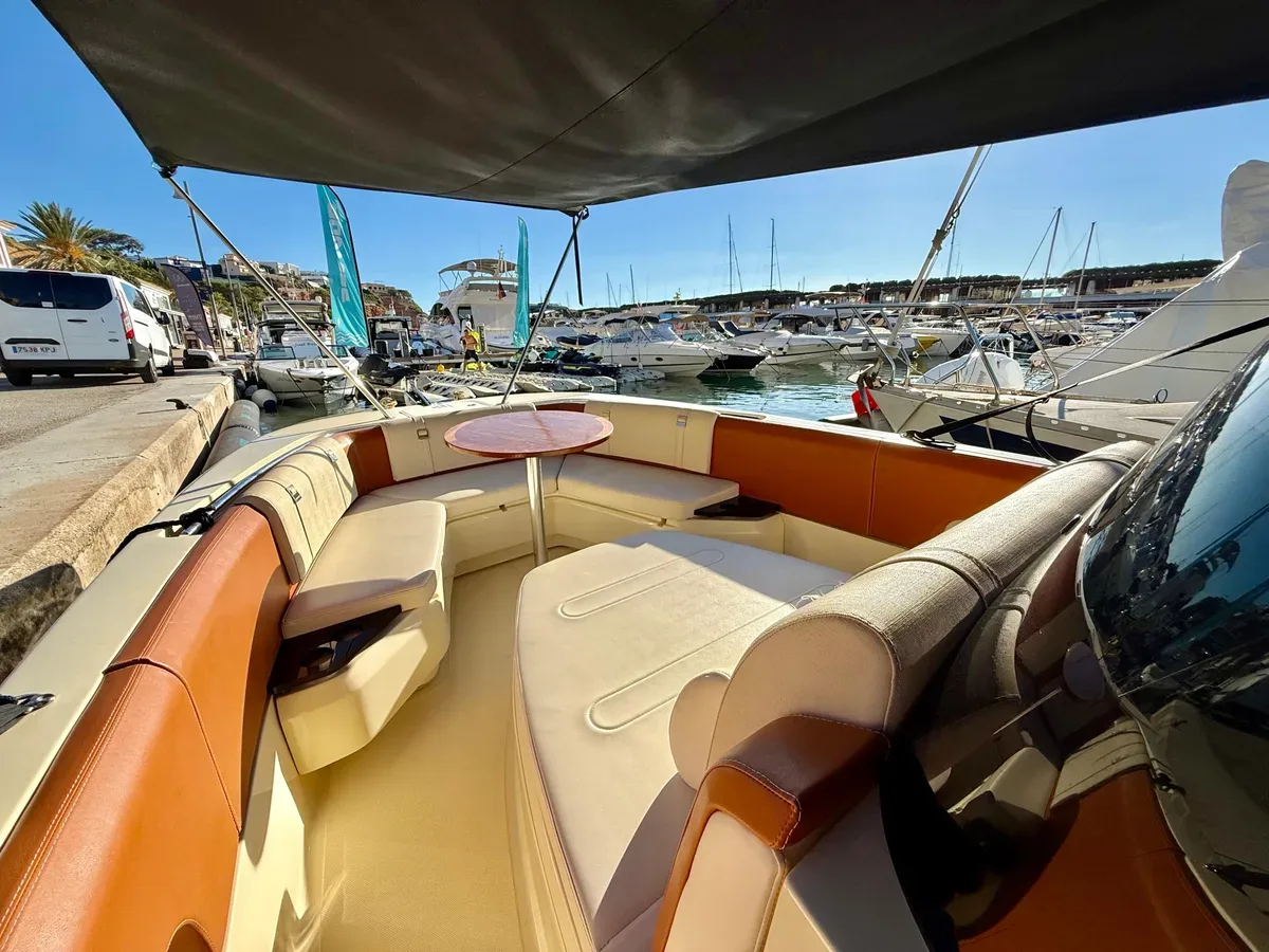 2018 Invictus INVICTUS SX 280 pre-owned yacht for sale Port Adriano Mallorca – aft deck and swim platform