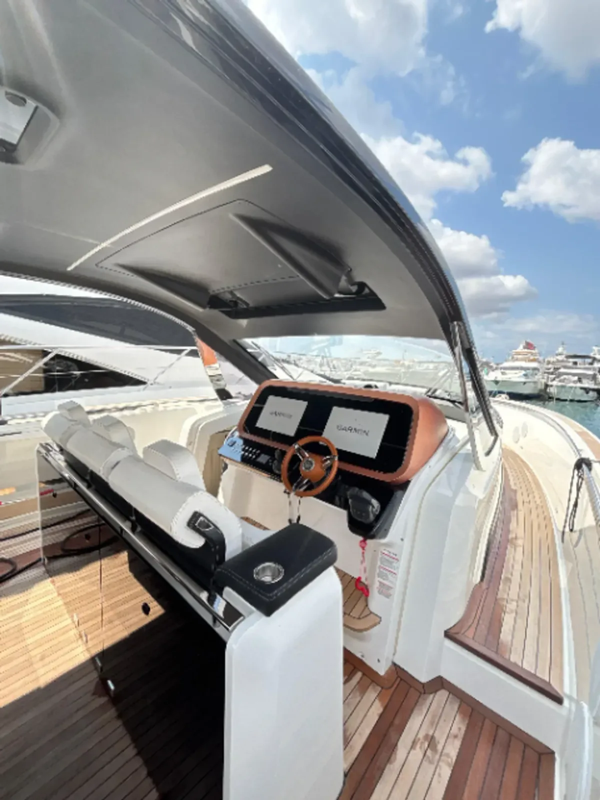 2024 Invictus INVICTUS TT 460 pre-owned yacht for sale Port Adriano Mallorca – aft deck and swim platform