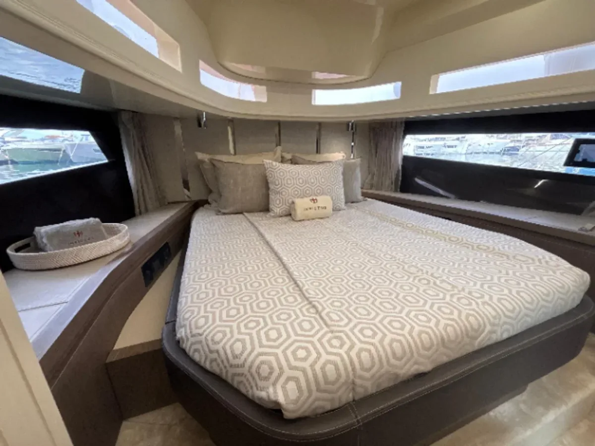 2024 Invictus INVICTUS TT 460 pre-owned yacht for sale Port Adriano Mallorca – interior cabin and seating