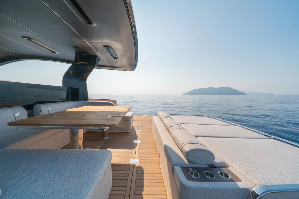 2026 Invictus INVICTUS TT 550 new yacht for sale Port Adriano Mallorca – stern view