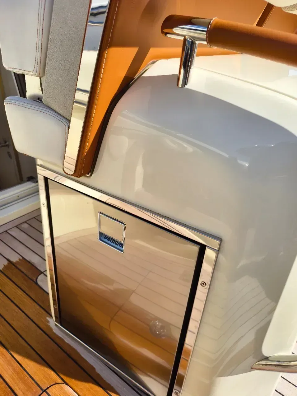 2023 Invictus yacht INVICTUS GT 280 pre-owned yacht for sale Port Adriano Mallorca – navigation console