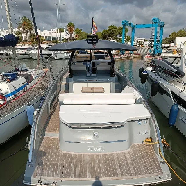 2023 Invictus INVICTUS GT 320 pre-owned yacht for sale Port Adriano Mallorca – stern view