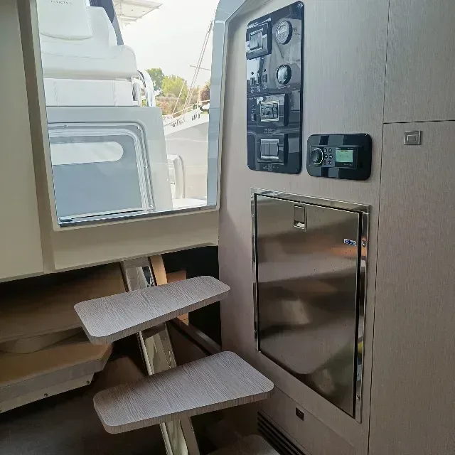 2023 Invictus INVICTUS GT 320 pre-owned yacht for sale Port Adriano Mallorca – navigation console