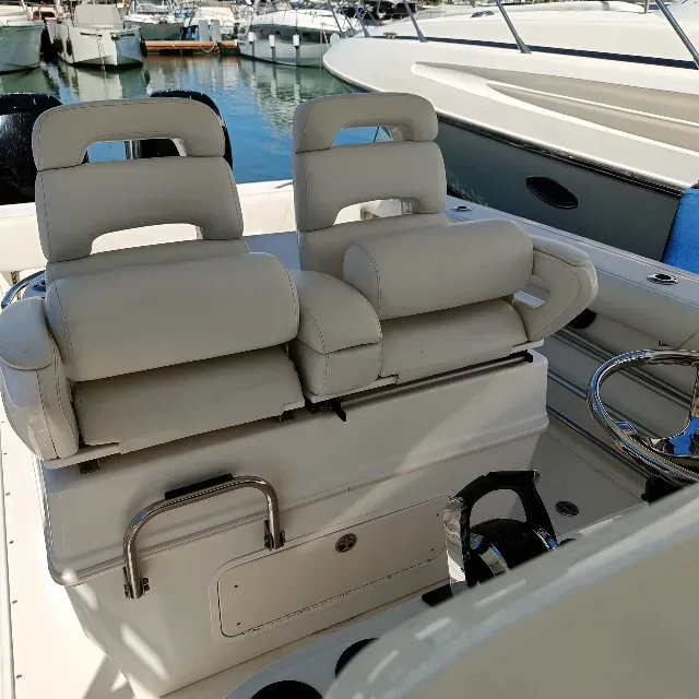 2006 Boston whaler Boston whaler 320 Outrage Cuddy Cabin pre-owned yacht for sale Port Adriano Mallorca – detail view